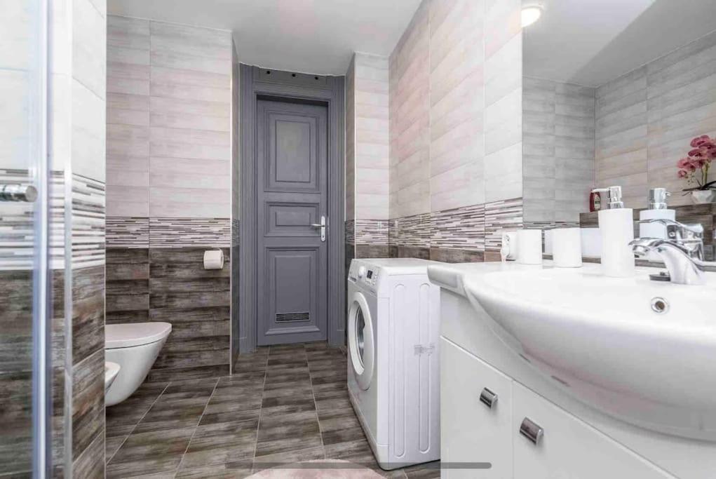 בודפשט D3 Basilica Luxury Spacious Free Parking For 1 Car מראה חיצוני תמונה
