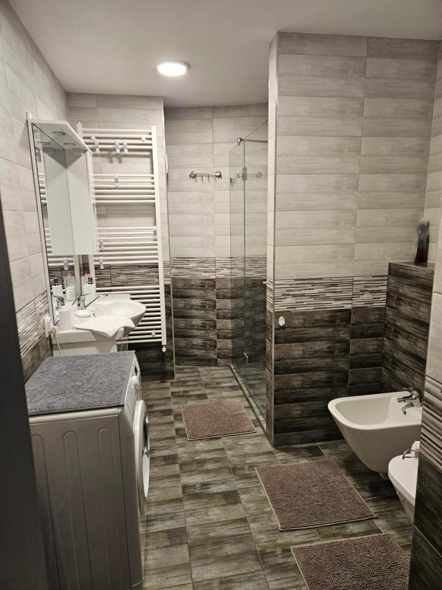 בודפשט D3 Basilica Luxury Spacious Free Parking For 1 Car מראה חיצוני תמונה